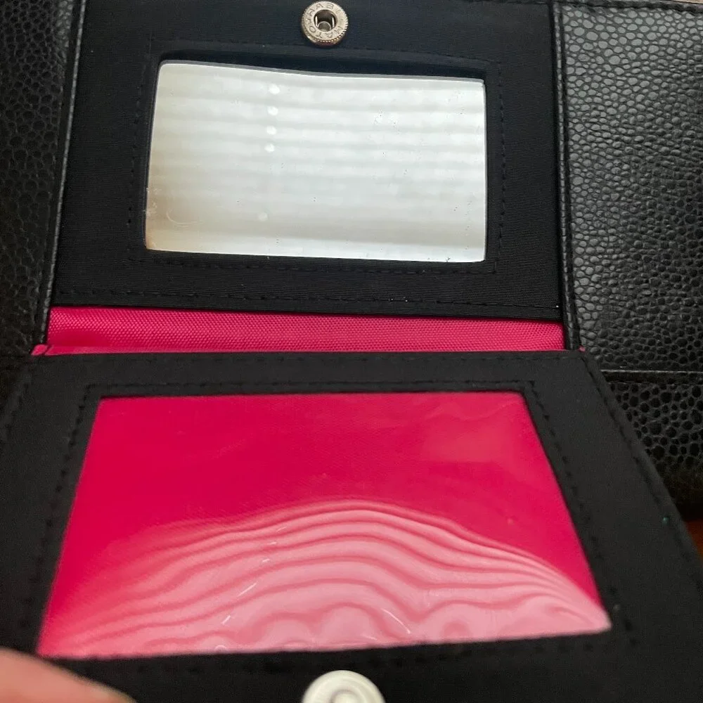 Kenneth Cole Reaction Black Pebbled Wallet Neon Pink Lining Mirror Snap Zip